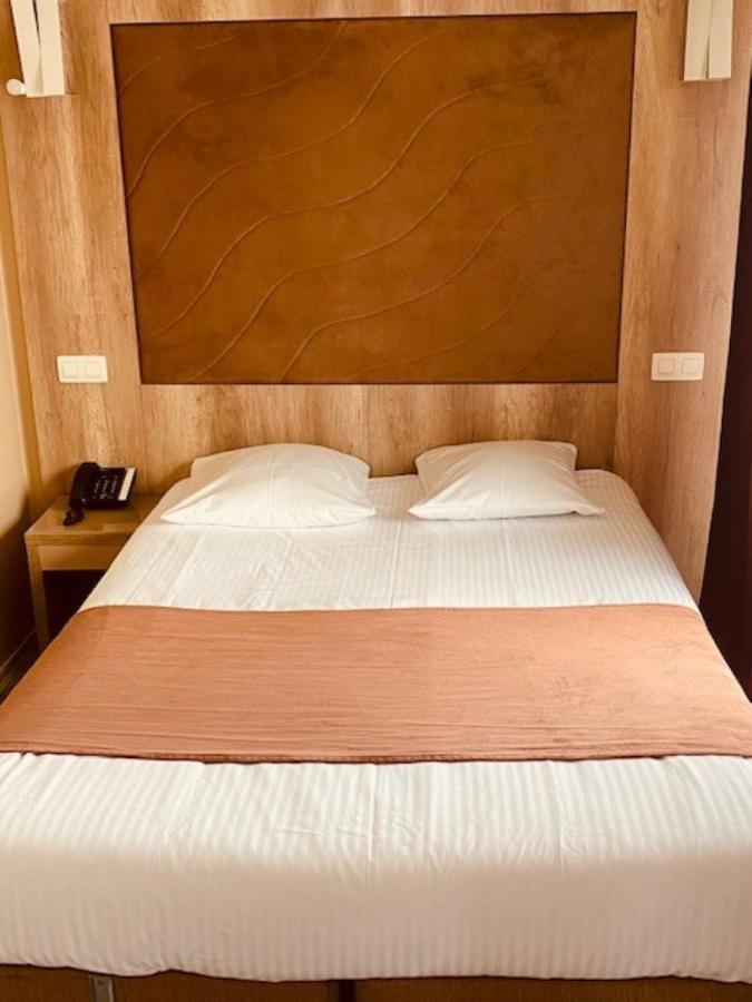 דילבק Hotel Phenix מראה חיצוני תמונה